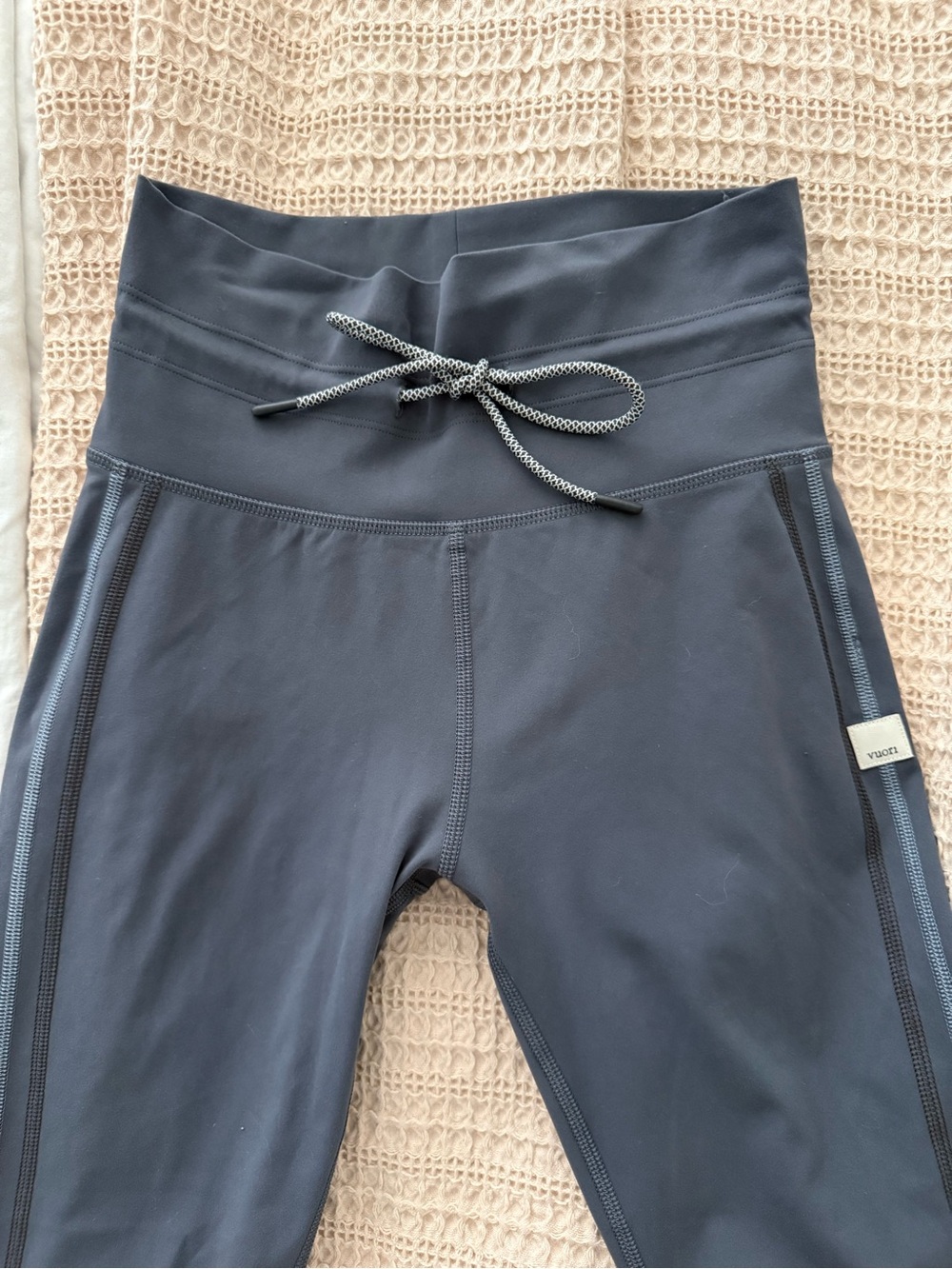 Vuori Gray Leggings with Side Stripe - Picture 2 of 3